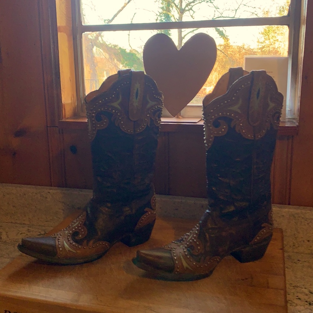 Like new Old Gringo boots.  Worn twice